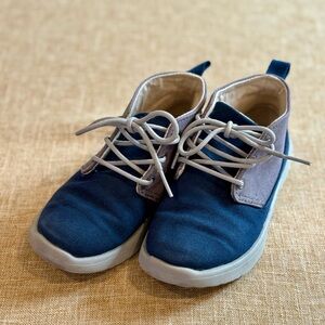 UGG Kids’ Canoe Navy and Gray Lace-Up Shoes - Size 11